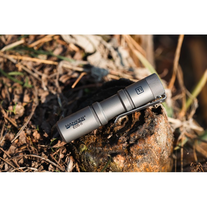 Manker E05 II Ti NW TITANIUM Neutral White LED 800L Rechargeable EDC Flashlight